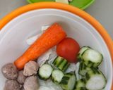 Foto langkah ke 1 dari resep Sup Bening Oyong Wortel.