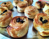 Foto del paso 8 de la receta: Caracolas hojaldradas de canela, pasas y miel en airfryer