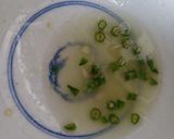 รูปขั้นตอนการทำที่ 1 ของ ยำข้าวโพด ไข่เค็ม ลูกชิ้นหมู