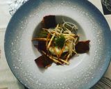 Foto del paso 6 de la receta: Huevo poché con alcachofas confitadas y crujiente de jamón y yuca