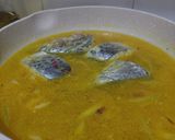 Foto langkah ke 5 dari resep Parede Ikan Tenggiri Kuah Kuning.