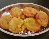 A picture of step 3 of Tomato pakoras.