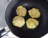 Foto del paso 4 de la receta: Tortitas de zapallito