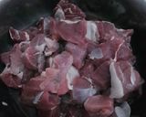 Foto langkah ke 1 dari resep Daging rusa masak minyak wijen.