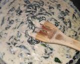Foto del paso 6 de la receta: Pollo con espinacas, piñones y leche evaporada
