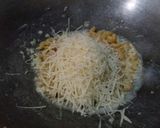 Foto langkah ke 5 dari resep Mac n' cheese pizza teflon.