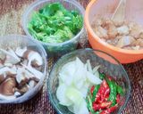 Foto langkah ke 1 dari resep Cah Ayam Jamur.
