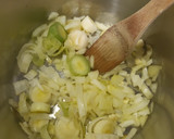 Foto del paso 1 de la receta: Puré de calabacín y cebolla