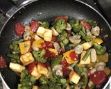 A picture of step 4 of Veg sizzler of sehezwan hakka noodles with sauteed vegetable.
