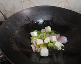 A picture of step 1 of Chilli paneer maggi.