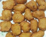 A picture of step 9 of Moong dal pakoda.