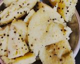 A picture of step 4 of Sooji dhokla.