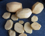 Foto del paso 5 de la receta: Lubina a la sal con patatas panadera