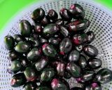 A picture of step 1 of Jamun Sherbat.