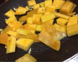 A picture of step 3 of Pumpkin coconut soup.