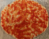 Foto del paso 3 de la receta: Pizza de jamón serrano con aceitunas negras