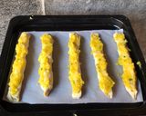 Foto langkah ke 7 dari resep Garlic pastry isi sosis.