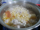 Canh nấm kim châm nấu thịt viên