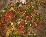 A picture of step 5 of Okra Do Pyaza.