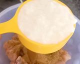 A picture of step 1 of White creamy chicken karahi.