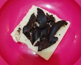 Foto langkah ke 2 dari resep Roti Bakar Isi Melted Chocolate & Melted Cheese.