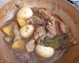Foto langkah ke 3 dari resep Semur Ayam Telur Kentang.