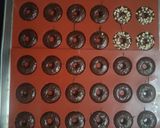 Gambar langkah 5 resipi Donut Brownies.