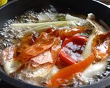 Foto del paso 2 de la receta: Caldo de verduras recicladas