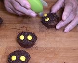 Foto del paso 7 de la receta Arañas de Halloween (Magdalenas)