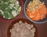 Foto langkah ke 1 dari resep Sop Bakso Simpel.