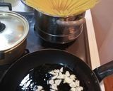 Foto langkah ke 1 dari resep Spaghetti alle Vongole in Bianco.