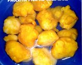 A picture of step 3 of Dahi phulkiya.