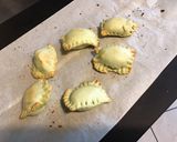 Une image de l'étape 9 de Bouchées aux pruneaux et amandes (pâte au curaçao).