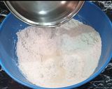 A picture of step 2 of Dosti roti.