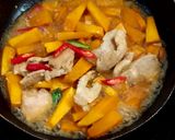 รูปขั้นตอนการทำที่ 4 ของ ฟักทองผัดไก่
