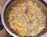 Foto del paso 3 de la receta: Patas y cuellos de pollo guisados