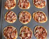 Foto langkah ke 6 dari resep Mini Pizza.