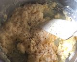 Φωτογραφία βήματος 3 της συνταγής Scrambled eggs με creme fraiche και σχοινόπρασο