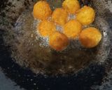 Foto langkah ke 10 dari resep Bitterballen Kentang (isi sisa ayam opor).