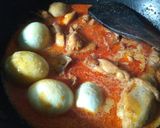 Foto langkah ke 6 dari resep Semur pedas ayam telor.