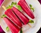 A picture of step 6 of Falsa Popsicles.