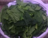 Foto del paso 2 de la receta: Espinaca con salsa blanca y lo que tengas en la heladera 😱