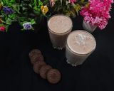 A picture of step 2 of Oreo Milkshake.