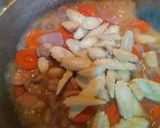 Foto langkah ke 4 dari resep Ayam & Sosis masak saos tiram.
