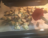 Foto del paso 3 de la receta: Pollo en salsa de tomate aromático con hierbas y alcaparras