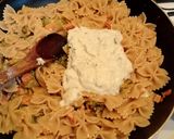 Foto del passaggio 13 della ricetta Farfalle Integrali con Zucchine Salmone e Menta Fresca