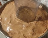 Foto del paso 6 de la receta: Pastel relleno nata y cubierto con dos chocolates