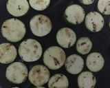 Foto del paso 2 de la receta: Parrillada de chorizo y zuchinni
