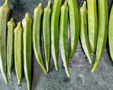 A picture of step 1 of Okra Potato Masala Fry.