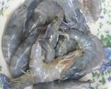 Gambar langkah 1 resipi Udang Masak Lemak Nanas.